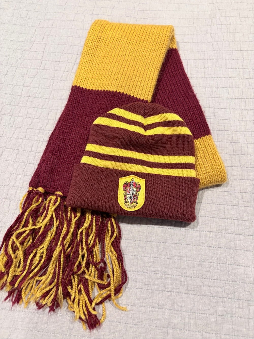 Harry Potter Gryffindor Beanie & Handmade Scarf Set